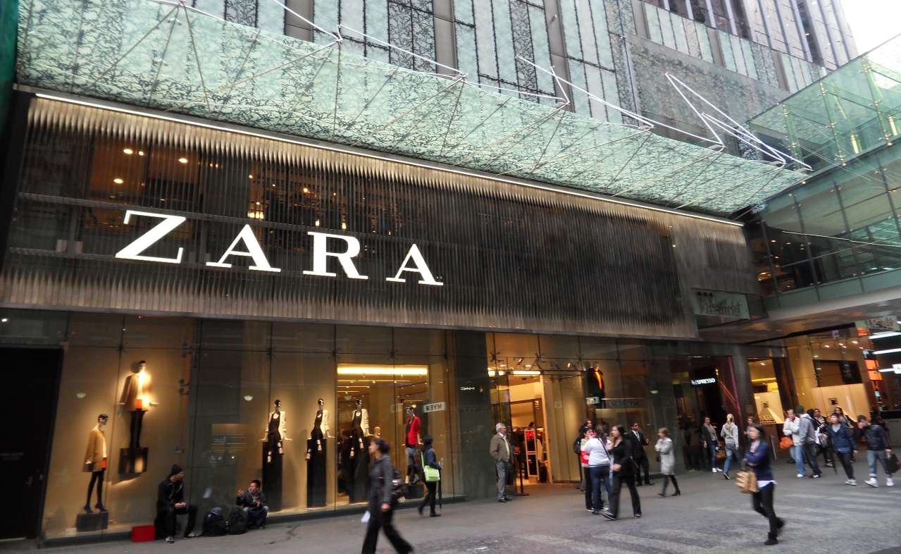 L'entrata di un punto vendita Zara - Ildistretto.it -ò 20221015